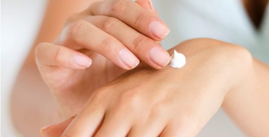 applying-body-body-lotion-286951